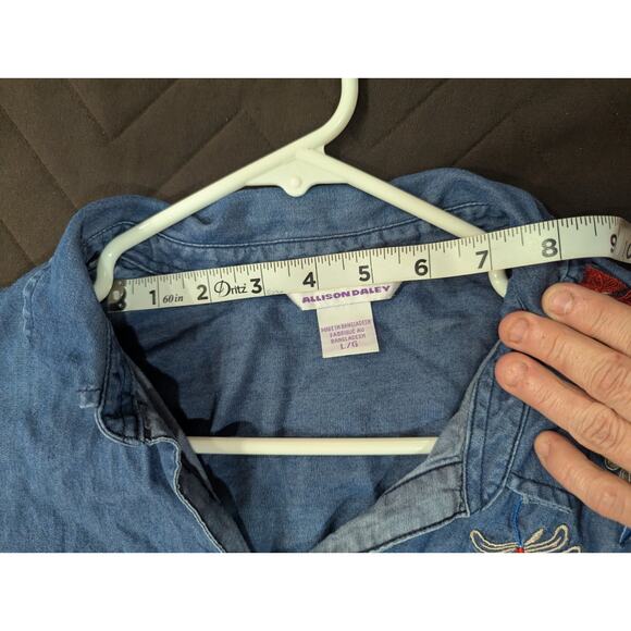 Chambray blouse w/metallic buttons, roll tab sleeves & floral embroidery Large - Picture 7 of 9